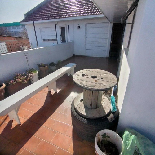Espacio Para Fábrica + Chalet En Primer Piso