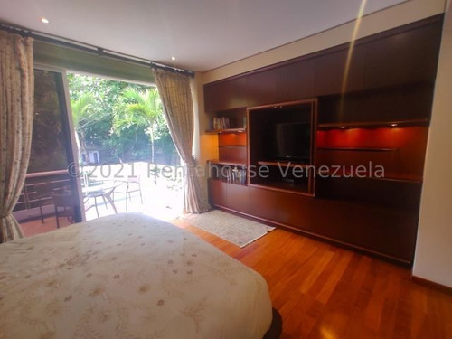 Imagen 9 de 10 de Casa En Venta Urb. Los Chorros # 22-16594