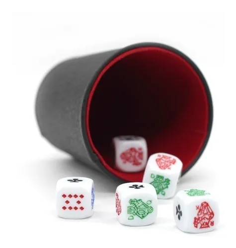 Cacho Yahtzee Juego De Mesa 6 Tatucos Paño + 30 Dados Poker