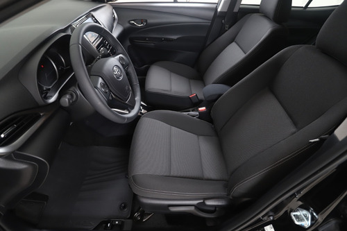 Imagen 9 de 25 de Toyota Yaris 1.5 Xls 4p Sedan Cvt My22
