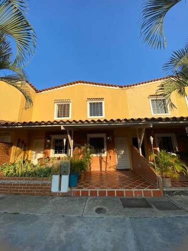 Imagen 12 de 15 de Leal Pérez Vende Townhouse San Diego Laguna Club Solocliente