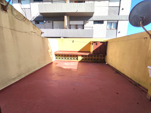 Amplio Monoambiente Con Patio, Frente Al Mar!