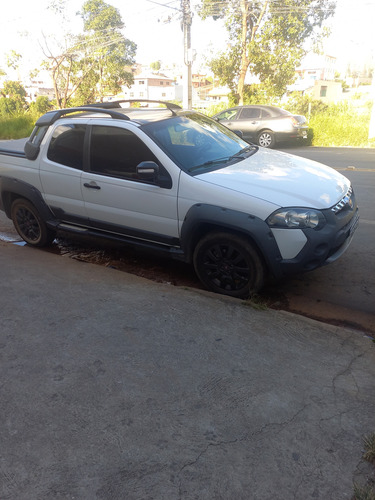 Fiat Strada 1.8 16v Adventure Cab. Dupla Flex 3p