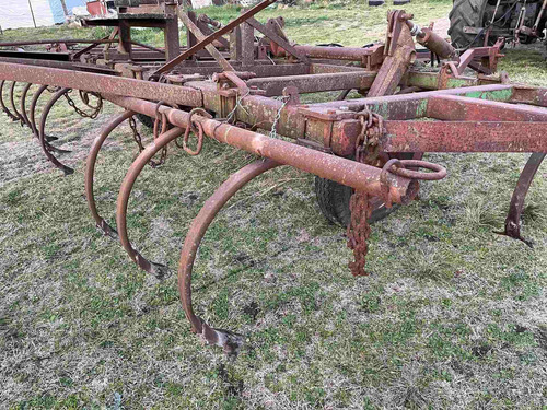 Imagen 13 de 22 de Cultivador De Campo 18/20 Puas C/ Hidraulico En Tres Arroyos