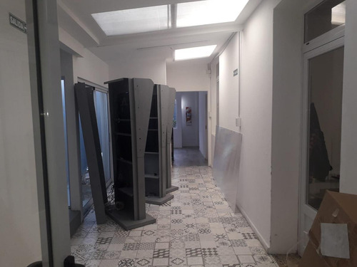 Imagen 4 de 13 de Oficina/casa - Parque Patricios - Venta - 340m2 - 200 M2 Cubiertos