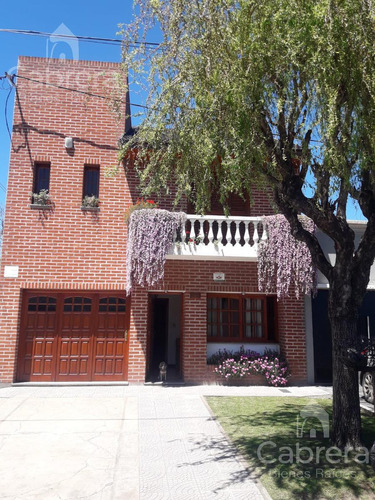 Casa De Tres Dormitorios En Venta En La Plata