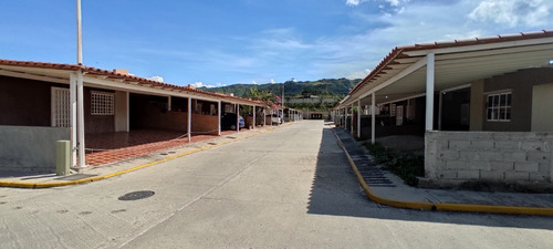 Imagen 4 de 14 de Acogedora Casa Para Remodelar A Su Gusto; Canaima Dos, Guatire, Miranda.
