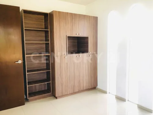 Casa En Venta, En El Palomar, Tlajomulco De Zuñiga, Jalisco.