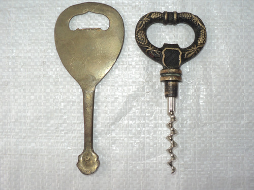 2 Destapadores Botellas Antiguos De Bronce. (Usado)