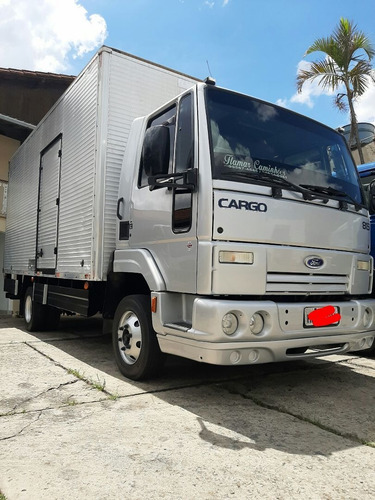 Ford Cargo 815 No Baú De 5.5mts