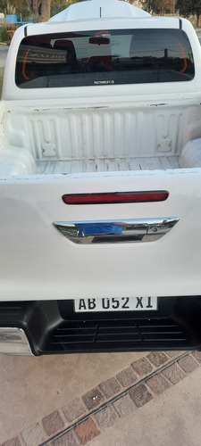 Imagen 5 de 8 de Toyota Hilux 2017 2.8 Cd Sr 177cv 4x4