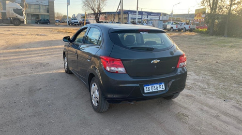 Imagen 2 de 17 de Chevrolet Onix 2017 1.4 Joy Ls + 98cv