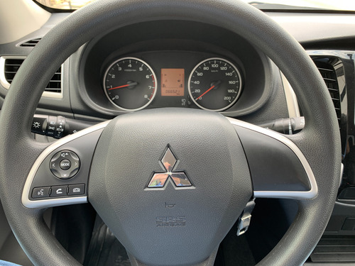 Mitsubishi L200 2.4 Cabina Doble 4x2 Mt