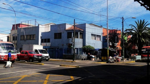 Se Vende Hostal Con Buena Ubicación Funcionando