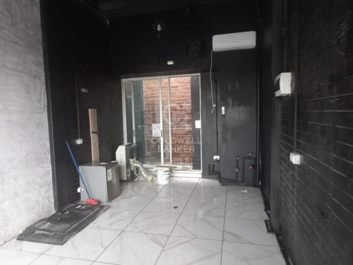 Local Comercial Con Gran Ubicación Y Flujo De Clientes