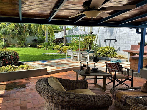 Imagen 5 de 8 de Guataparo Country Club / 1 Planta