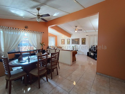 24-13391 Hermosa Casa En Venta, Urb. Los Samanes, Maracay Mord