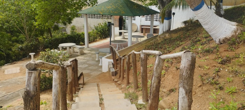 Apartamento En La Guaira De 84m2, 2 Hab, 2 Baños 1 P/e ( Acropolis) Ep