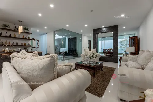 Casa En Venta De Lujo Arcos Guadalupe Zapopan