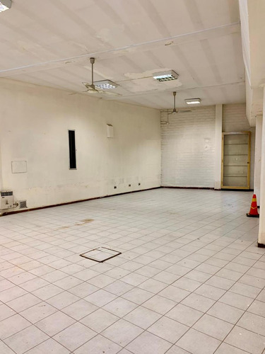 Cocucci Vende Excelente Galpón Con Oficinas
