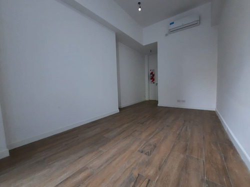 Imagen 2 de 8 de Venta Local A Estrenar Almgro 1/2 Cuadra Cordoba