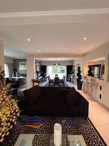 Casa En Venta En Barrio Santa Ana Moreno