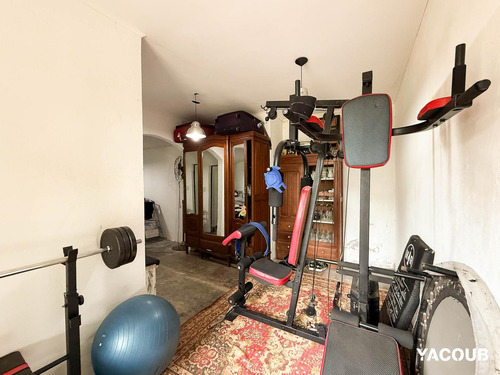 Casa En Venta - 3 Dormitorios 3 Baños - 2.100mts2 - Villa Elisa