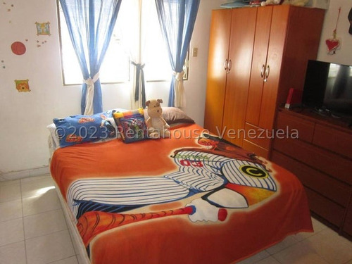 Imagen 12 de 24 de Casa En Venta El Cafetal Caracas. En Calle Cerrada Con Vigilancia