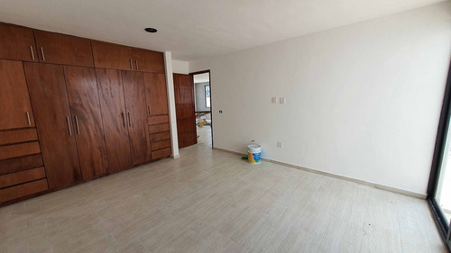 Estrena Casa En Real De Juriquilla, Enorme Jardín, 3 Recamaras, 3.5 Baños, Lujo