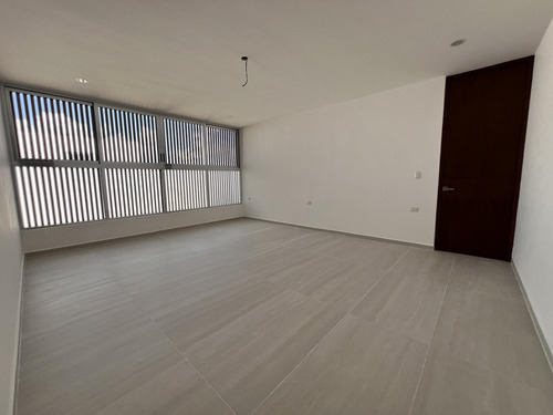 Casa En Venta Merida, Privada, De 659 Mt De Construccion.