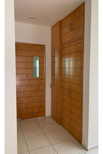 Venta De Casa En Centro Sur, Claustros Del Sur, 4 Recamaras, 4.5 Baños, Jardín