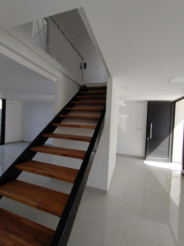 Imagen 1 de 11 de B° Docta . Olmedo Esq Rioja. 3 Dorm. 2 Baños. Patio. Amplio. Seguridad 24 Hs.