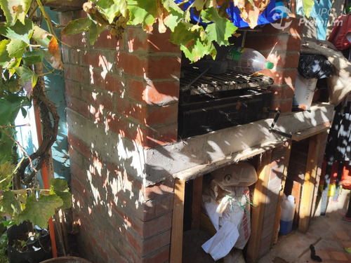 Casa En Venta De 5 Dorm. En Cerro Navia