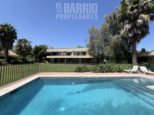 Casa En Venta De 4 Dorm. En Las Brisas De Chicureo