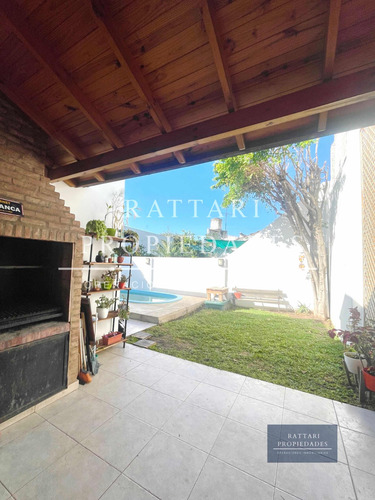 Venta Casa 5 Ambientes Con Parque Y Piscina En Haedo. Excelente Propiedad