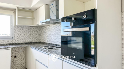 Casa En Venta En San Sebastian, Area 2, Vista Directa Y Salida Al Golf