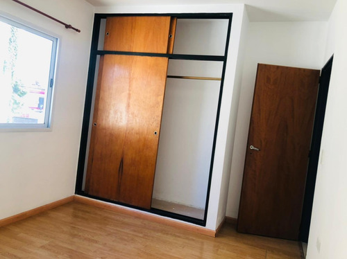 Imagen 3 de 12 de Venta!!! Departamento 2 Ambientes 1er Piso En Edificio, Haedo