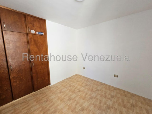 Cómodo Apartamento En Venta Urb. Base Aragua, Maracay, Con Conexión A Pozo, 25-12202 Mv