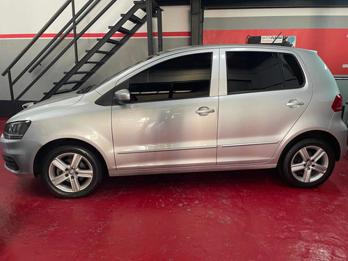 Imagen 2 de 14 de Volkswagen Fox 2015 1.6 Confortline Saf