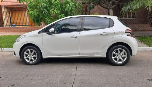 Imagen 7 de 25 de Peugeot 208 Allure