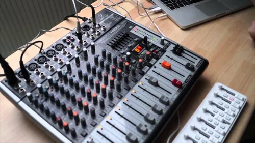 Behringer Xenyx X1222 Usb Mezclador Premium De 16 Entradas