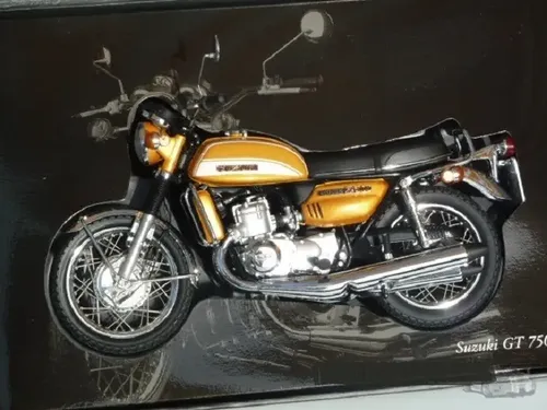 Miniatura Suzuki Gt 750 Dourada Ou Lavender Minichamps 1/12