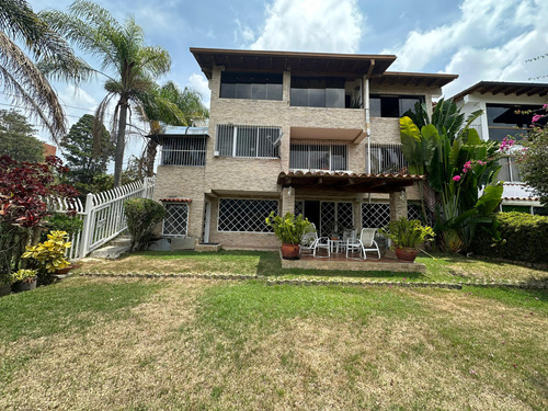 Se Vende Casa 402m² 4h+s/4b+s/3e La Tahona