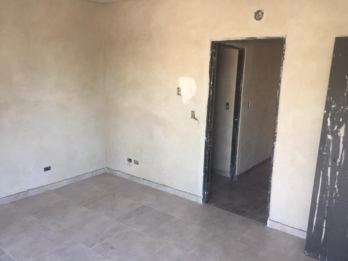 Imagen 6 de 13 de Venta. Dpto. 2 Amb. 1º Y 2º Piso - Irigoin 991 San Miguel