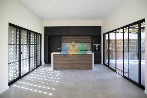Chalet En El Golf De 4 Dormitorios En Venta A Estrenar - Ref : Eqp6290