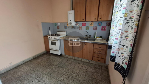 Casa En Lote Propio Con Patio Y Terraza