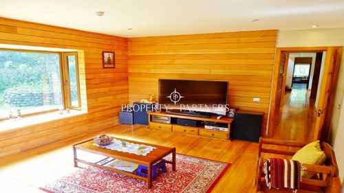Imagen 20 de 30 de Gran Casa En Pucón, Con 400 Mt De Orilla De Río.