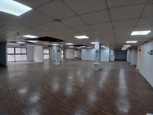Excelente Local De 1241m2 Con Excelente Exposición En Venta