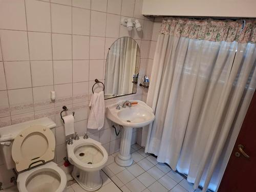 Casa En Venta - 4 Dormitorios 4 Baños - Cochera - 300mts2 - Ituzaingó