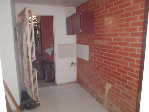 Imagen 3 de 11 de Vendo En Palo Alto, 102 Metros De Terreno Aprox., 62 De Construcción Aprox., Tres Hab. Un Baño. Información 0412 5516099 Y 0412 5537150.